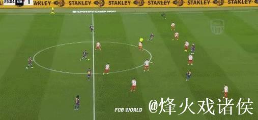 巴萨9000万巨星救主:单刀打空门 亲吻队徽!4万人鼓掌致敬 巴萨9000万巨星救主:单刀打空门 亲吻队徽!4万人鼓掌致敬