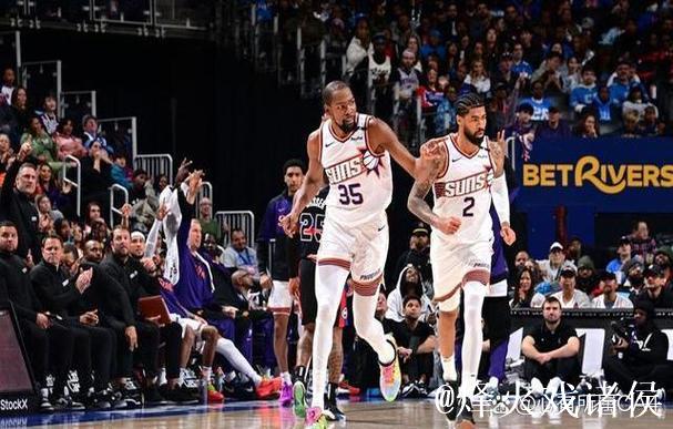 疯狂打铁!加兰底角三分还是不进,上半场三分9中0一个不进 疯狂打铁!加兰底角三分还是不进,上半场三分9中0一个不进